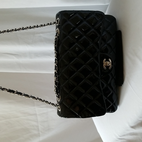 CHANEL Classic Flap Quilted Patent Bag. - Picture 10 of 16